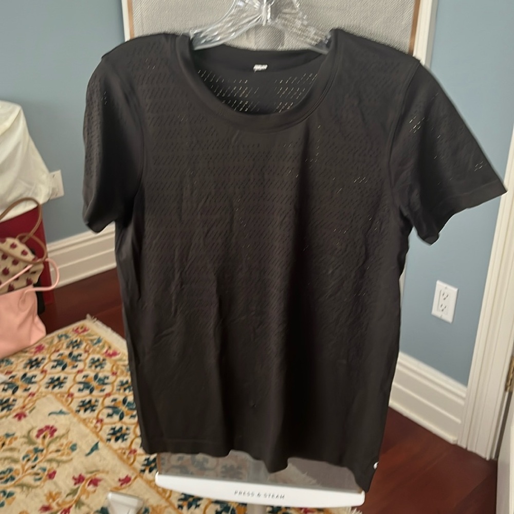 lululemon Breeze perforated top